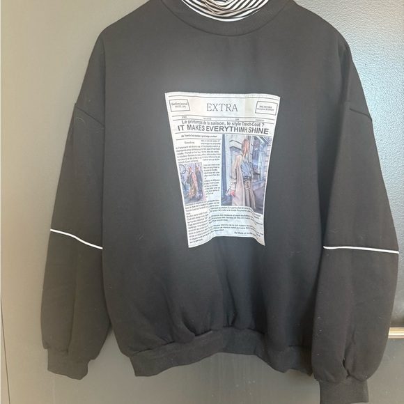 Tops - Stylish Black Graphic Crewneck Top